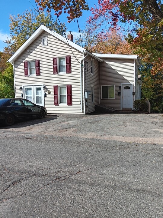 74 Greenwood St in Watertown, CT - Building Photo