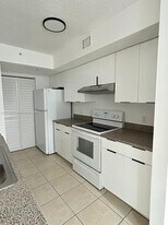 450 S Park Rd in Hollywood, FL - Building Photo