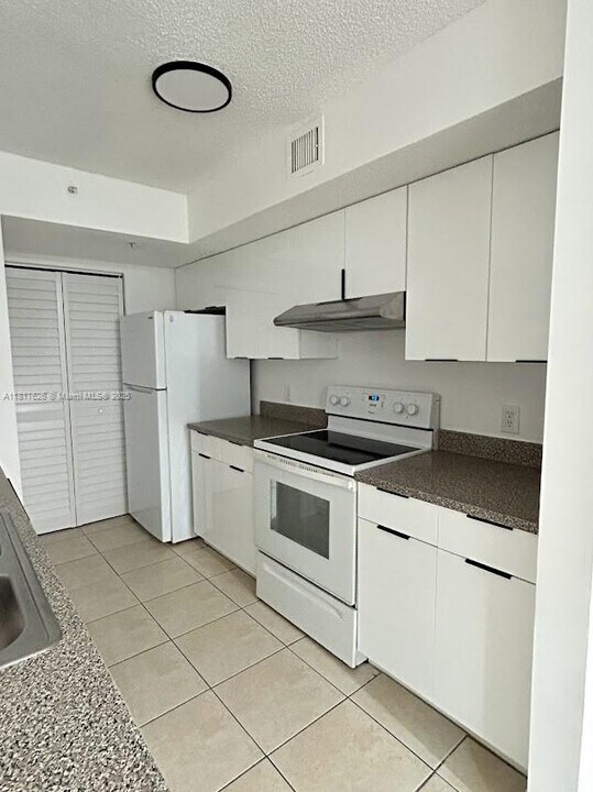 450 S Park Rd in Hollywood, FL - Building Photo
