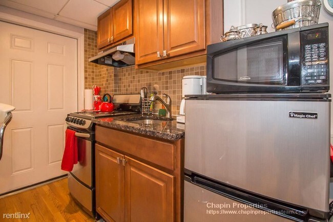 1029 Beacon St-Unit -# A in Brookline, MA - Foto de edificio - Building Photo