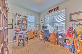 5705 Village Center Dr in Lithia, FL - Foto de edificio - Building Photo