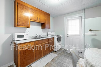 27 Railroad Ave in Southington, CT - Building Photo - Building Photo