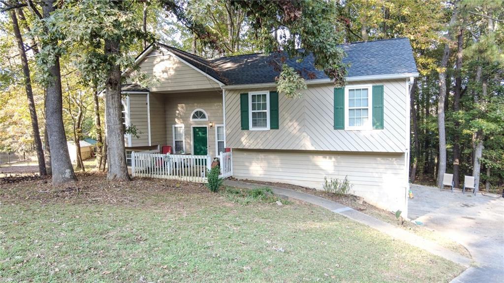 324 King James Dr in Dallas, GA - Building Photo