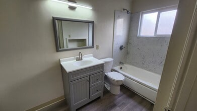 39118 Sundale Dr, Unit B in Fremont, CA - Foto de edificio - Building Photo