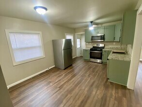 1454 Pin Oak Dr in Akron, OH - Foto de edificio - Building Photo