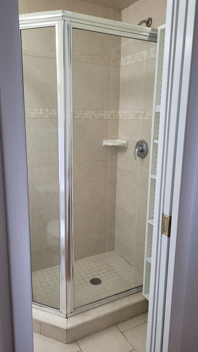 49 Moshier St, Unit One bedroom in Greenwich, CT - Foto de edificio - Building Photo