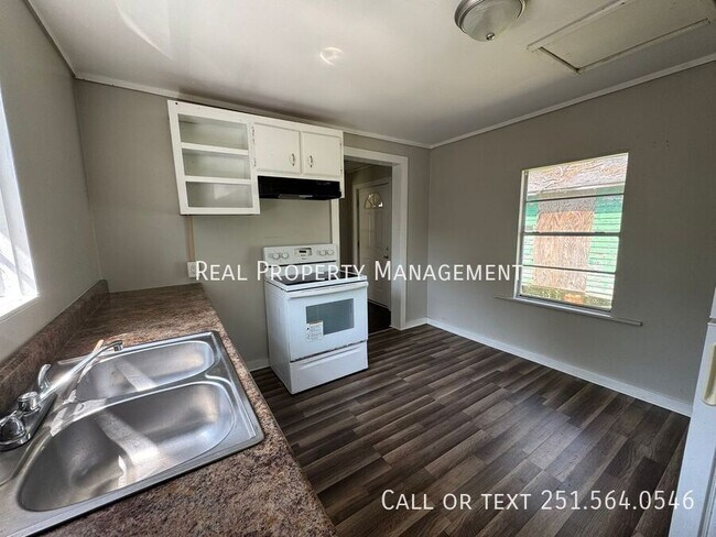 2062 Andrews St in Mobile, AL - Building Photo - Building Photo