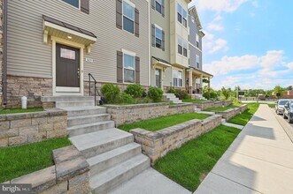 3455 Flatwoods Dr in Urbana, MD - Building Photo - Building Photo