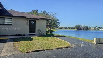 13949 SW 44th Ln Cir in Miami, FL - Building Photo