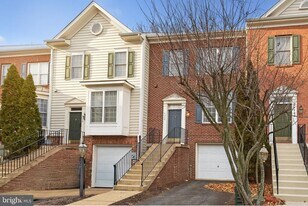 7568 Great Swan Ct in Alexandria, VA - Building Photo