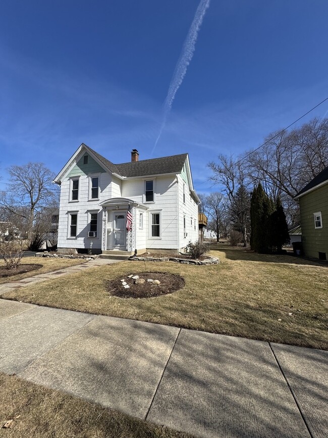 14 S Jackson St in Batavia, IL - Foto de edificio - Building Photo