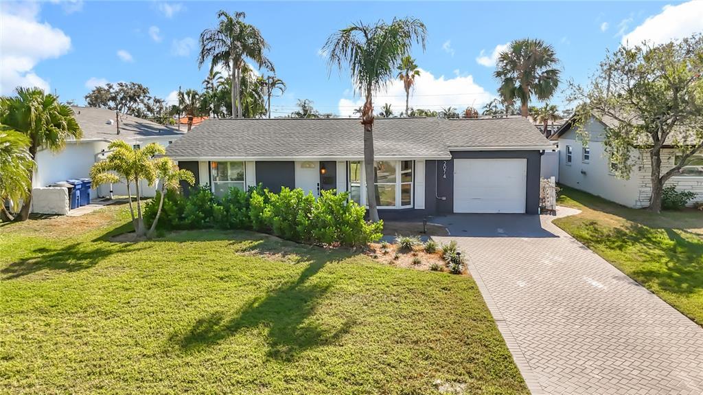 2074 Bayou Grande Blvd NE in St. Petersburg, FL - Building Photo