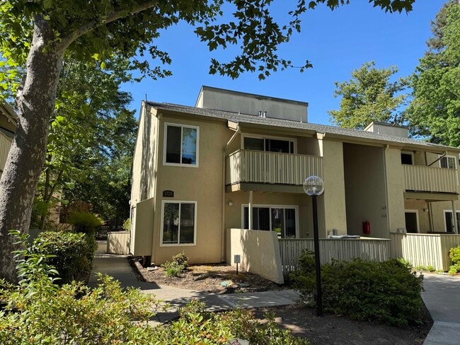 property at 2728 Oak Rd