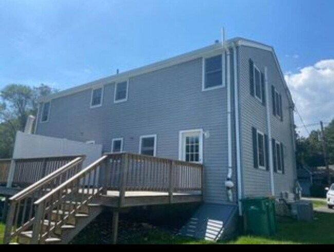 278 Ware St in Mansfield, MA - Foto de edificio - Building Photo