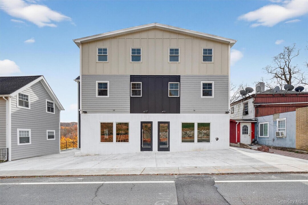 99 Main St in Brewster, NY - Building Photo