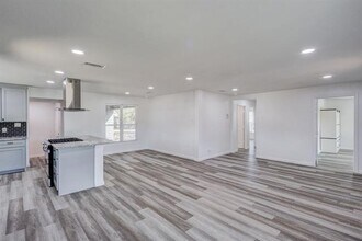 322 NE 29th St in Grand Prairie, TX - Building Photo - Building Photo