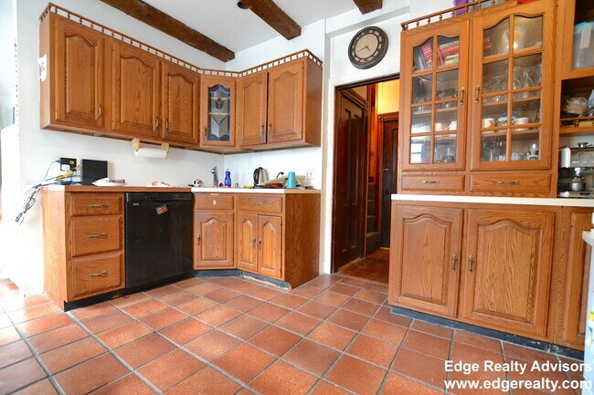 28 Aldie St, Unit 1 in Boston, MA - Foto de edificio - Building Photo
