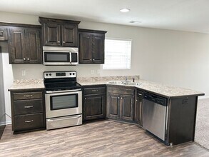 412 S Monroe St in Raymore, MO - Building Photo - Building Photo