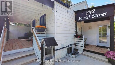 242 Muriel St in Newmarket, ON - Building Photo - Building Photo