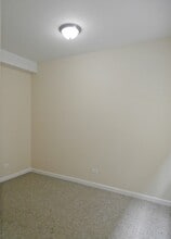 4751 N Troy St, Unit Gdn #E in Chicago, IL - Foto de edificio - Building Photo