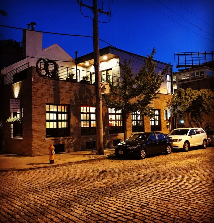318 N Lawrence St in Philadelphia, PA - Building Photo