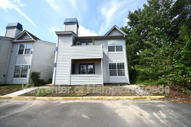 612 Waters Dr in Virginia Beach, VA - Building Photo - Building Photo