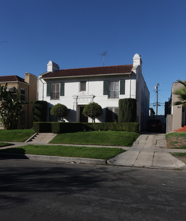 1139 N New Hampshire Ave in Los Angeles, CA - Building Photo