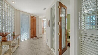 350 Gulf of Mexico Dr in Longboat Key, FL - Building Photo - Building Photo