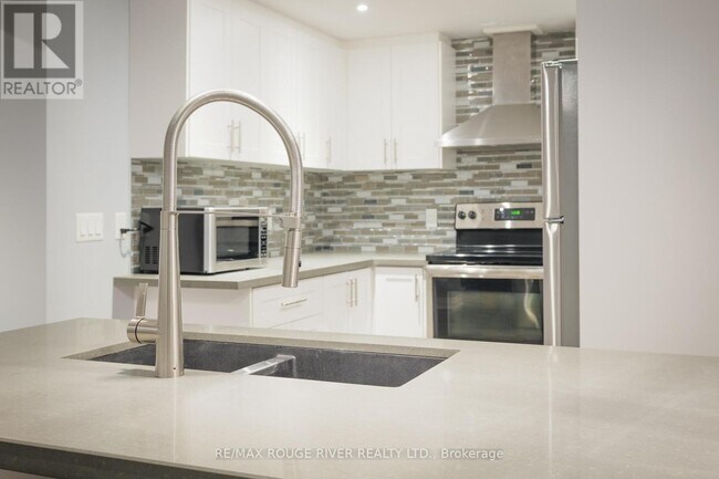 478 Summerpark Cres in Pickering, ON - Building Photo - Building Photo