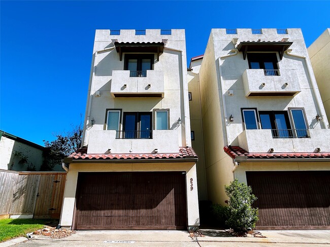 939 Queen Annes Rd in Houston, TX - Building Photo - Building Photo