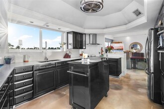 333 Sunset Dr, Unit 108 in Fort Lauderdale, FL - Building Photo - Building Photo