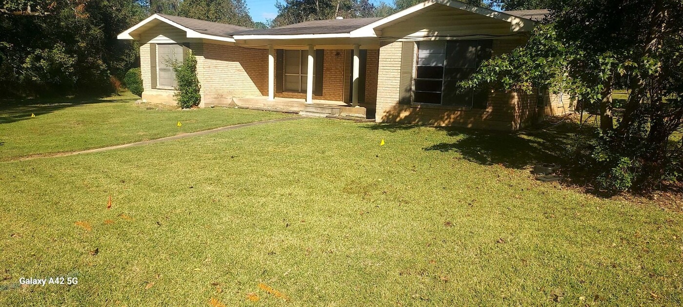 207 Shepherd Dr in Pineville, LA - Building Photo