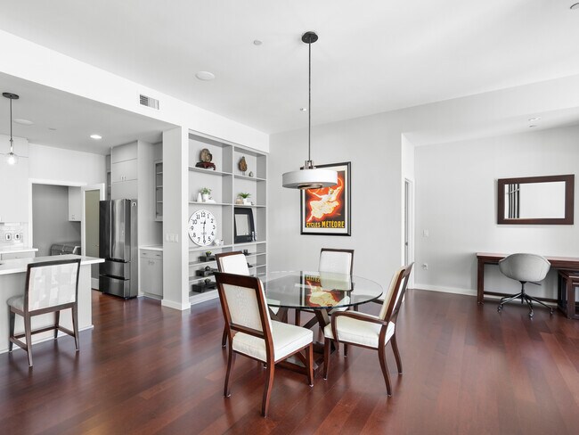 1025 NW Couch St, Unit 1414 in Portland, OR - Building Photo - Building Photo