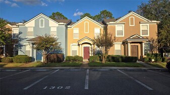 1302 Denman Ct in Wesley Chapel, FL - Building Photo