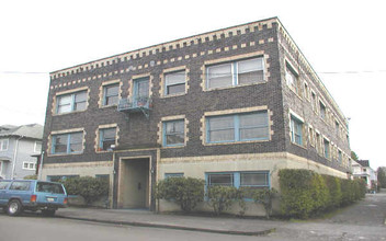 Waukeena Apartments in Portland, OR - Building Photo - Building Photo