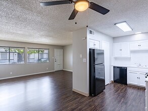 Luxe East in Fresno, CA - Foto de edificio - Building Photo