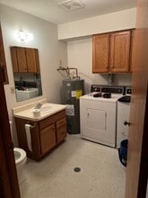 318 Humar St, Unit Apt. B in West Bend, WI - Building Photo - Building Photo