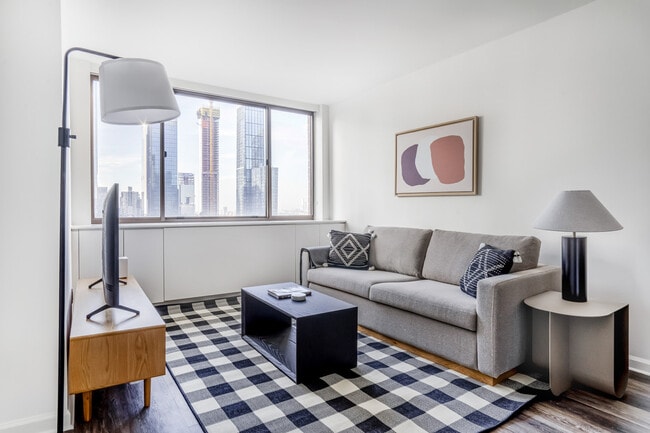 520 W 43rd St