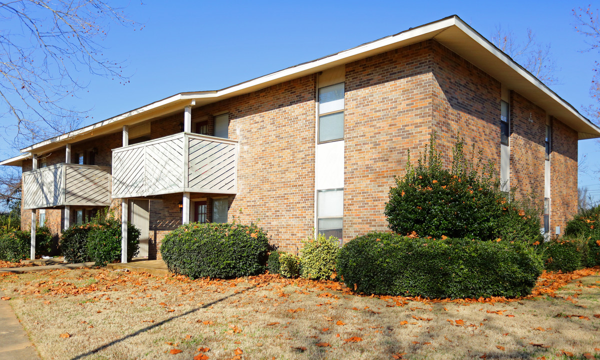 Athens Village in Athens, AL - Building Photo