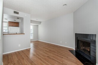 1901 N Fitzhugh Ave, Unit 19B in Dallas, TX - Foto de edificio - Building Photo