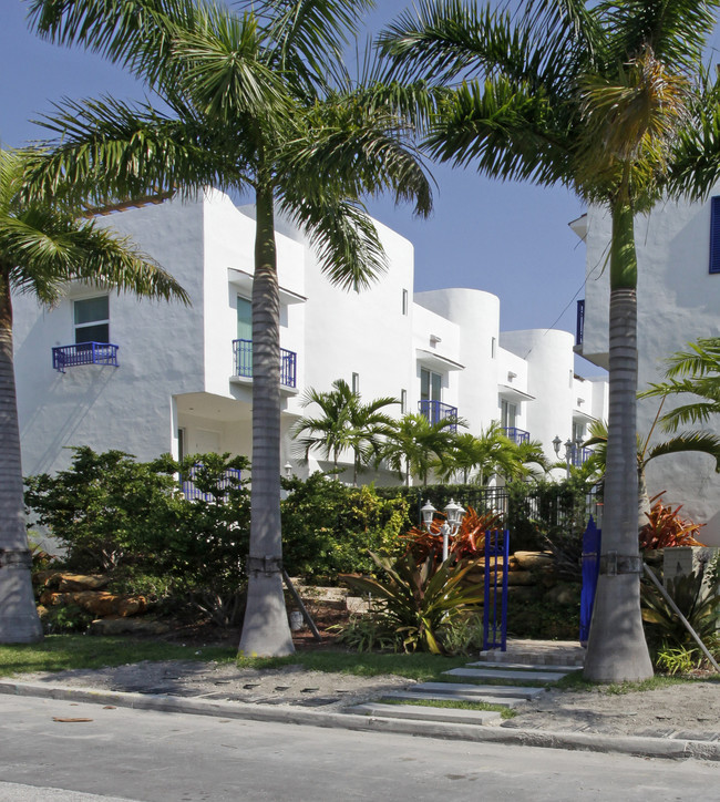 Lotus Townhomes in Miami Beach, FL - Building Photo - Building Photo