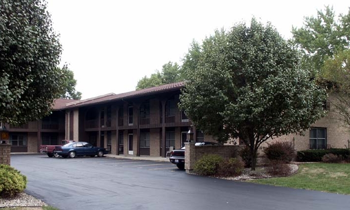 Carlyle Apartments in Charleston, IL - Foto de edificio