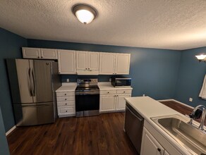 5 Jefferson St in Pella, IA - Building Photo - Building Photo