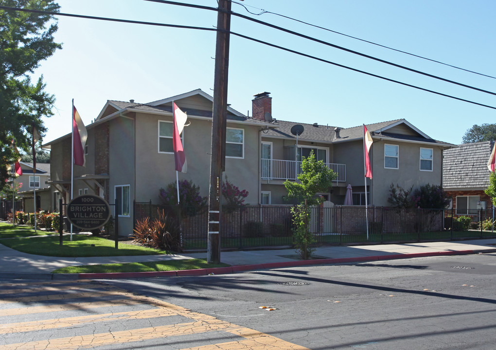 Brighton Village in Modesto, CA - Building Photo