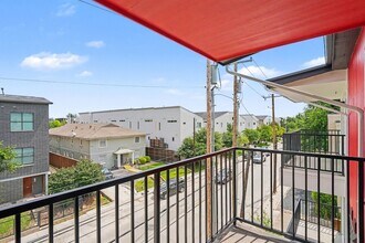 2217 N Fitzhugh Ave, Unit 302 in Dallas, TX - Building Photo - Building Photo