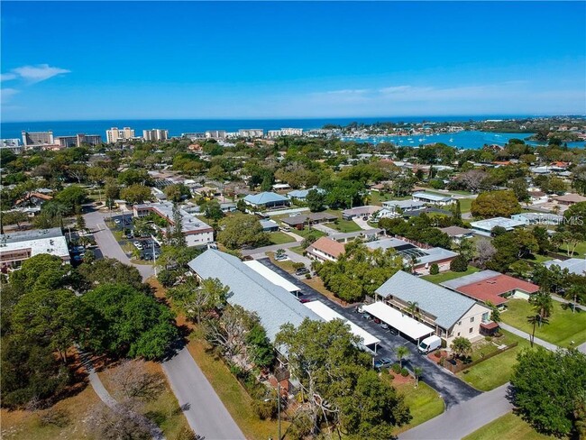 525 Parkdale Mews in Venice, FL - Building Photo - Building Photo