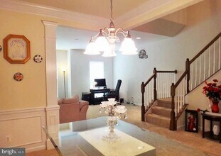 43553 Wheadon Terrace in Chantilly, VA - Foto de edificio - Building Photo