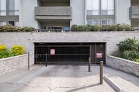 Leyden Apartments in Inglewood, CA - Foto de edificio - Building Photo