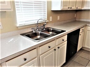 219 Sparkleberry Ln in Ladson, SC - Building Photo - Building Photo