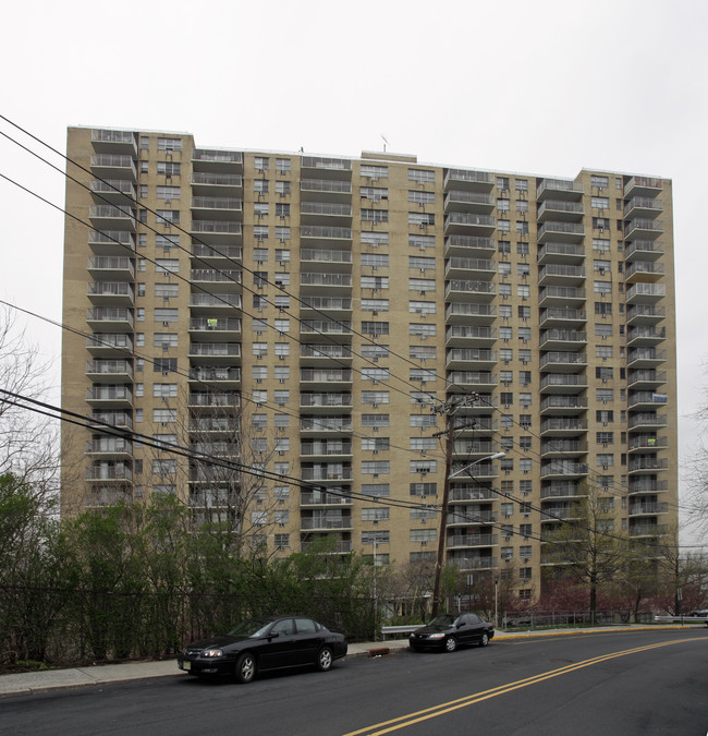 West View Towers in North Bergen, NJ - Foto de edificio - Building Photo